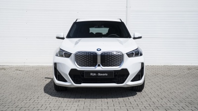 BMW iX1 20 eDrive (pohľad do interiéru)