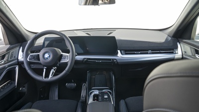 BMW iX1 20 eDrive (pohľad do interiéru)