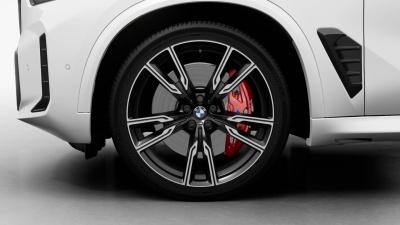 BMW X5 30d xDrive (pohľad spredu)
