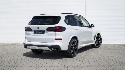BMW X5 30d xDrive (pohľad zboku)