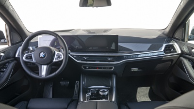 BMW X5 30d xDrive (pohľad do interiéru)