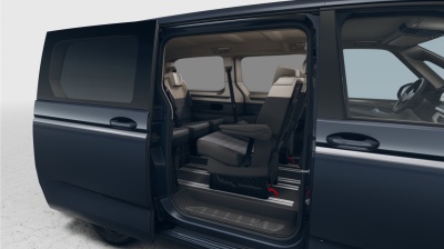 VW Multivan Style Long 2.0 TSI (pohľad do interiéru)