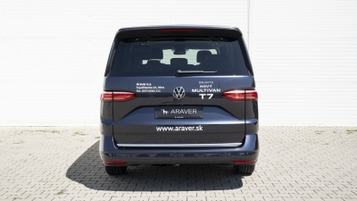 VW Multivan Style Long 2.0 TSI (pohľad zozadu)