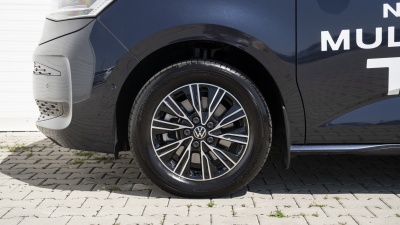 VW Multivan Style Long 2.0 TSI (pohľad do interiéru)