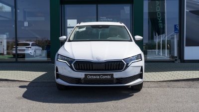 Škoda Octavia Combi 1.5 TSI Selection (pohľad zozadu)