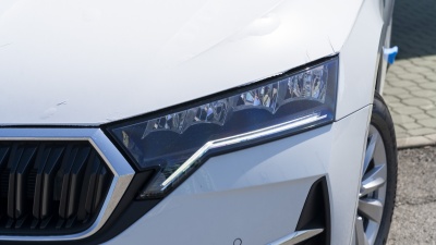 Škoda Octavia Combi 1.5 TSI Selection (pohľad spredu)