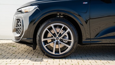 AUDI Q5 2.0 TDI Quattro (pohľad do interiéru)