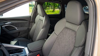 AUDI Q5 2.0 TDI Quattro (pohľad spredu)