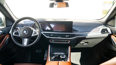 BMW X6 30d xDrive (pohľad do interiéru)