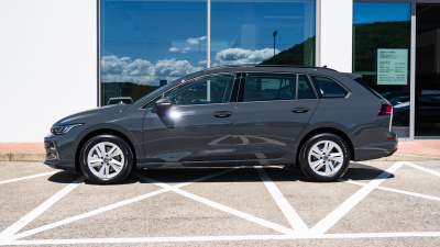 VW Golf Variant 2.0 TDI (pohľad spredu)