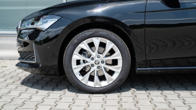 Škoda Superb 2.0 TDI Top Selection  (pohľad do interiéru)