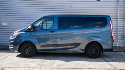 Ford Transit Custom 2.0 EcoBlue 8- miestny (pohľad zboku)