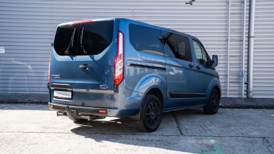 Ford Transit Custom 2.0 EcoBlue 8- miestny (pohľad spredu)