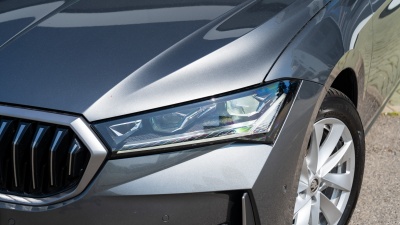 Škoda Superb 2.0 TDI Selection (pohľad zboku)
