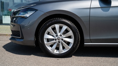 Škoda Superb 2.0 TDI Selection (pohľad zozadu)
