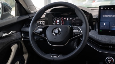Škoda Superb 2.0 TDI Selection (pohľad do interiéru)