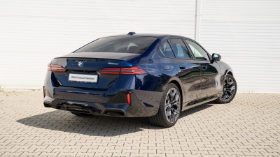 BMW 520d xDrive Sedan (pohľad zboku)