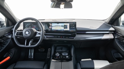 BMW 520d xDrive Sedan (pohľad do interiéru)