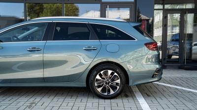 Kia Ceed SW 1.5 T-GDi 7DCT Gold (pohľad do interiéru)