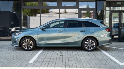 Kia Ceed SW 1.5 T-GDi 7DCT Gold (pohľad zboku)