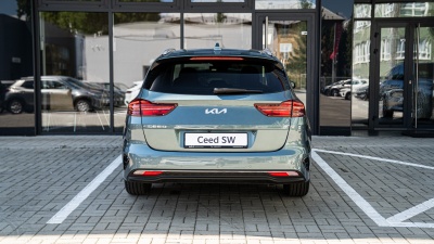 Kia Ceed SW 1.5 T-GDi 7DCT Gold (pohľad spredu)