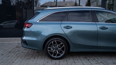 Kia Ceed SW 1.5 T-GDi 7DCT Gold (pohľad do interiéru)