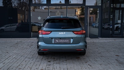 Kia Ceed SW 1.5 T-GDi 7DCT Gold (pohľad spredu)