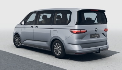 VW Multivan Bulli Long 2.0 TDI (pohľad zozadu)
