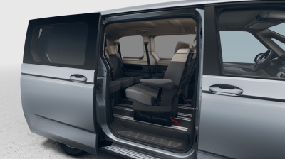VW Multivan Bulli 2.0 TDI (pohľad do interiéru)