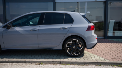 VW Golf R-Line Limited 1.5 eTSI  (pohľad do interiéru)