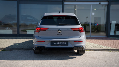 VW Golf R-Line Limited 1.5 eTSI  (pohľad do interiéru)