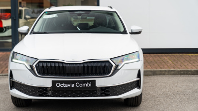 Škoda Octavia Combi 2.0 TDI Selection (pohľad zozadu)