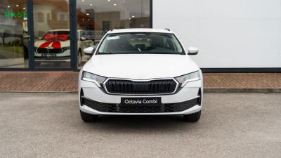 Škoda Octavia Combi 2.0 TDI Selection (pohľad zboku)