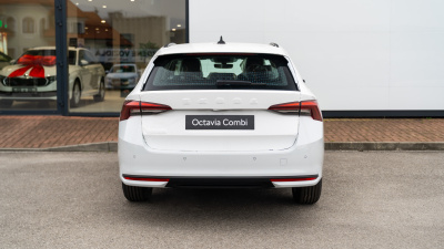 Škoda Octavia Combi 2.0 TDI Selection (pohľad do interiéru)