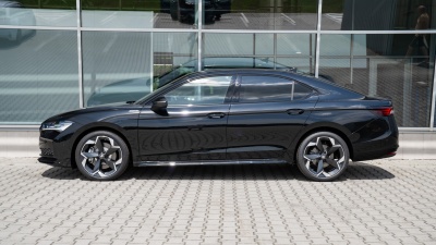 Škoda Superb 2.0 TDI Sportline 4x4 (pohľad zboku)