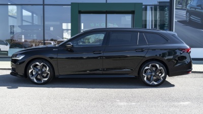 Škoda Superb Combi 2.0 TSI Sportline 4x4 (pohľad spredu)