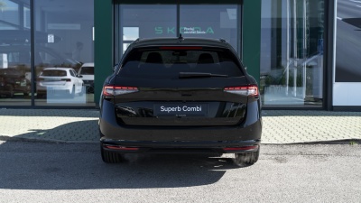 Škoda Superb Combi 2.0 TSI Sportline 4x4 (pohľad do interiéru)