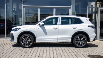 VW Tiguan 1.5 TSI eHybrid R-Line Limited (pohľad zboku)