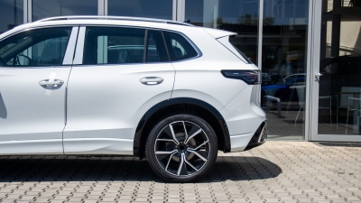 VW Tiguan 1.5 TSI eHybrid R-Line Limited (pohľad spredu)