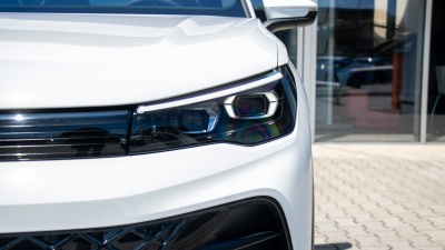 VW Tiguan 1.5 TSI eHybrid R-Line Limited (pohľad do interiéru)
