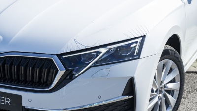 Škoda Octavia 1.5 TSI Top Selection (pohľad spredu)