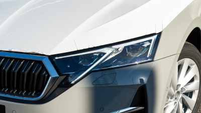 Škoda Octavia Combi 1.5 TSI Top Selection (pohľad spredu)