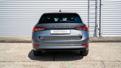 Škoda Octavia Combi 1.5 TSI Style (pohľad zozadu)