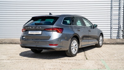 Škoda Octavia Combi 1.5 TSI Style (pohľad spredu)