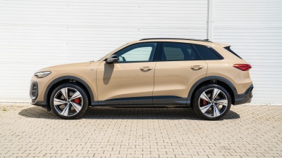 AUDI Q5 2.0 TDI Quattro (pohľad zboku)