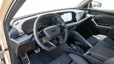AUDI Q5 2.0 TDI Quattro (pohľad spredu)