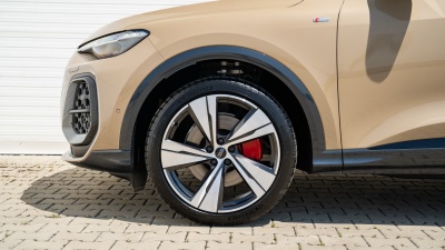 AUDI Q5 2.0 TDI Quattro (pohľad do interiéru)