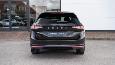 Škoda Superb Combi 2.0 TDI L&K 4x4 (pohľad spredu)