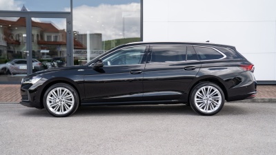Škoda Superb Combi 2.0 TDI L&K 4x4 (pohľad zozadu)