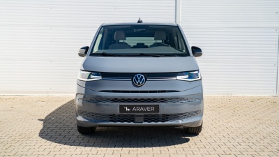 VW Multivan Life Long 2.0 TDI (pohľad zozadu)